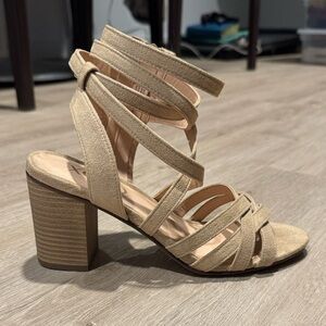Women’s XOXO Strappy Block Heel Sandals in Beige